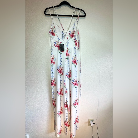 Forever 21 Women's Floral Print Wide-Leg
Jumpsuit in White , MEDIUM - Picture 9 of 17